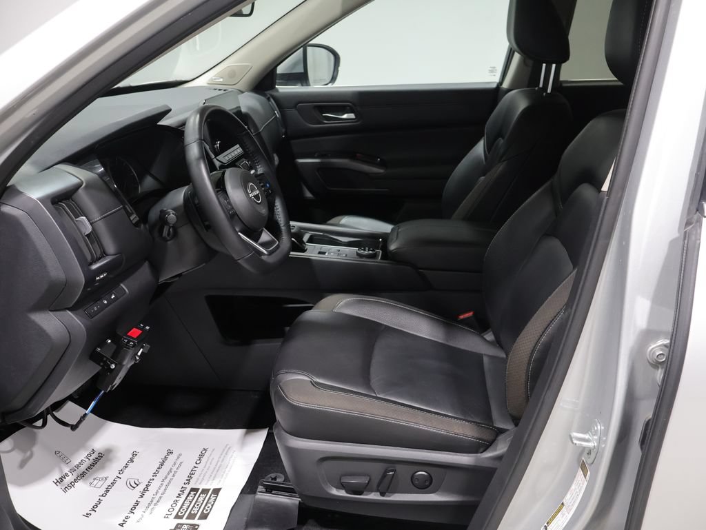 Used 2023 Nissan Pathfinder SL w/ SL Premium Package AWD/4WD image 10