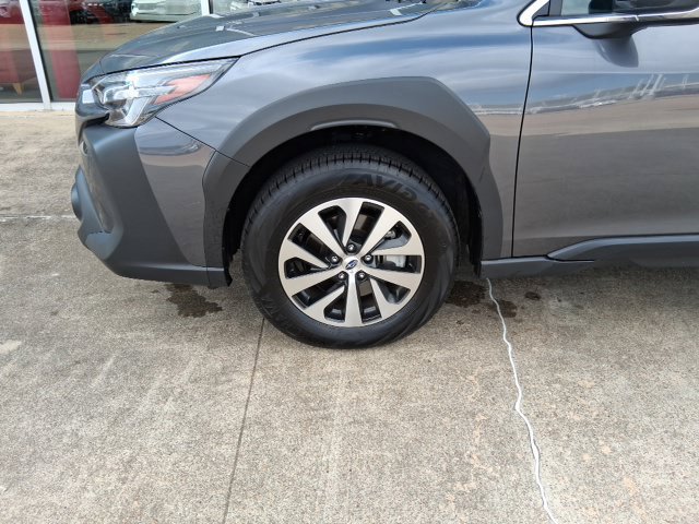 Used 2025 Subaru Outback Premium AWD/4WD image 5