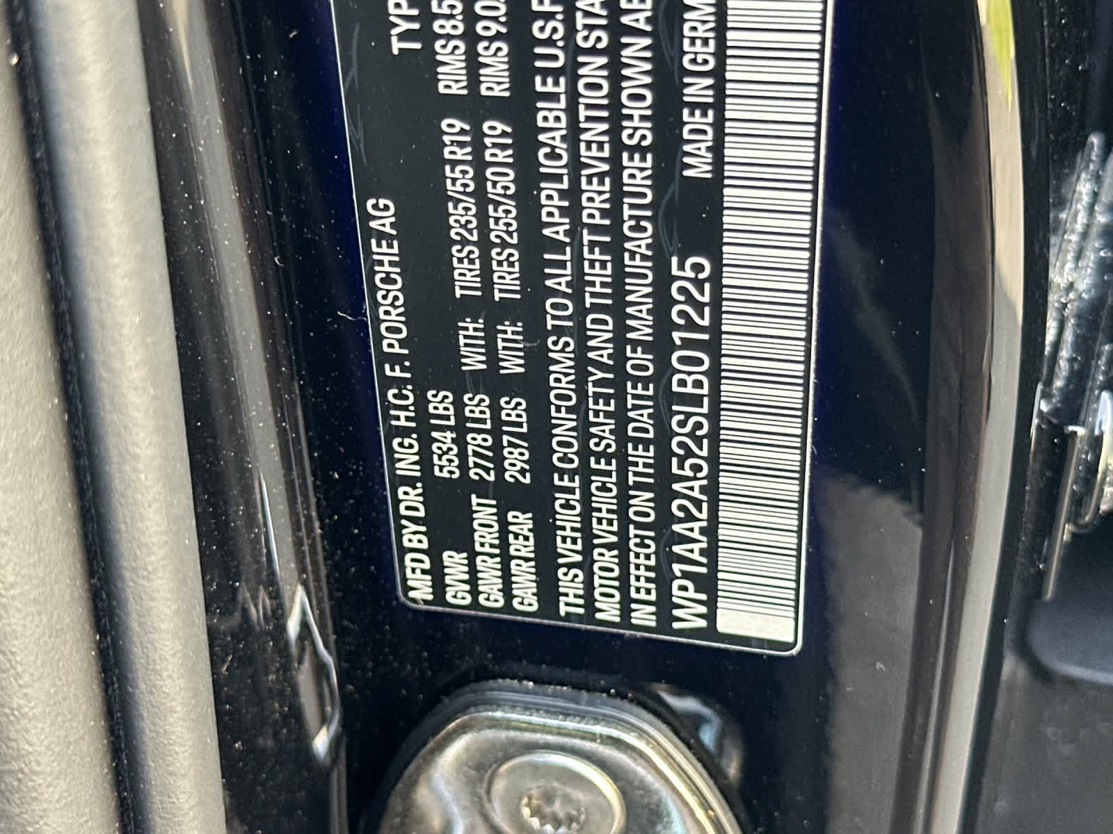 Certified 2025 Porsche Macan AWD/4WD image 34