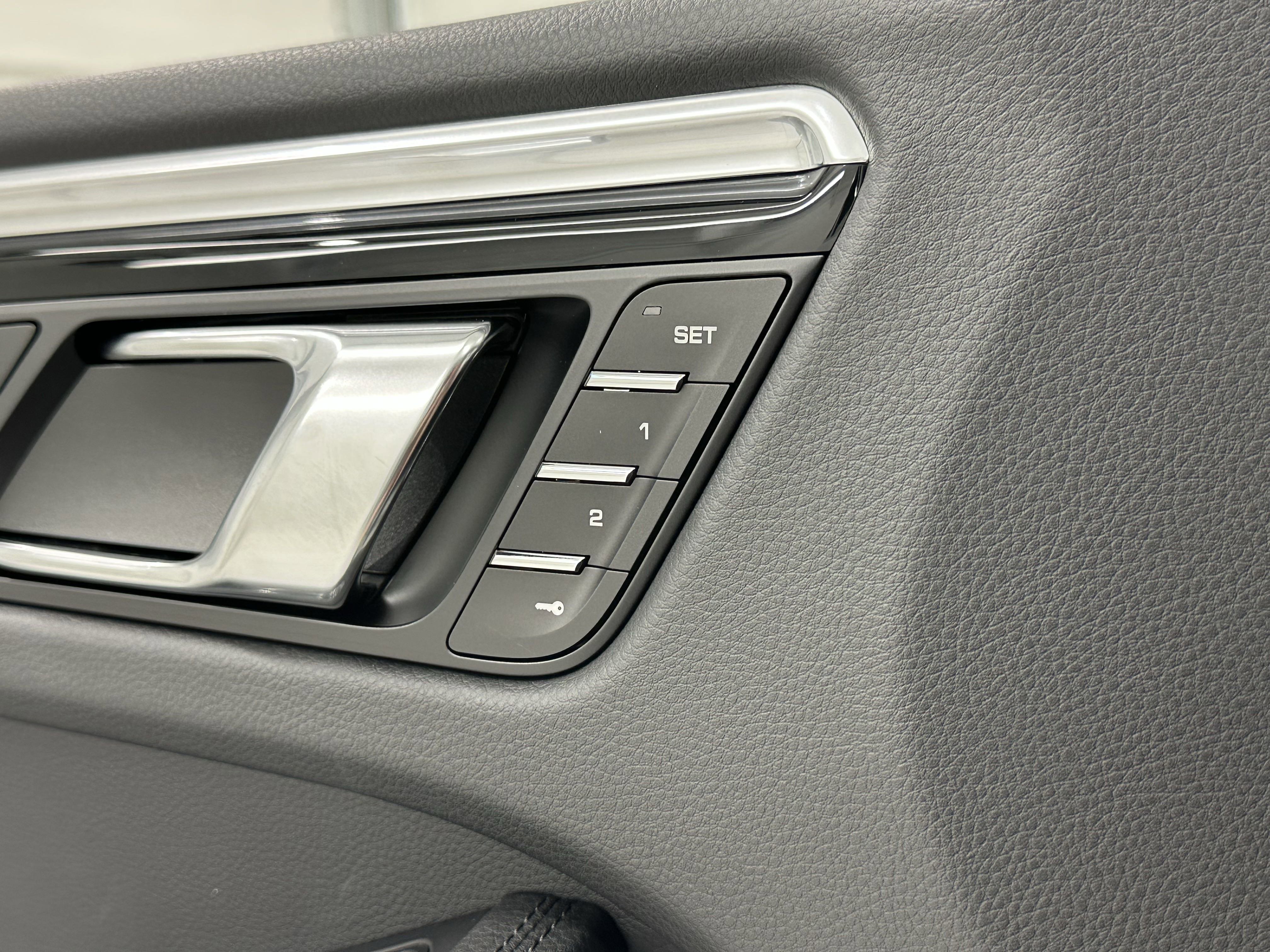 Certified 2025 Porsche Macan image 29