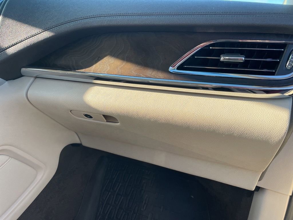 Used 2020 Lincoln Continental Standard w/ Premium Package image 37