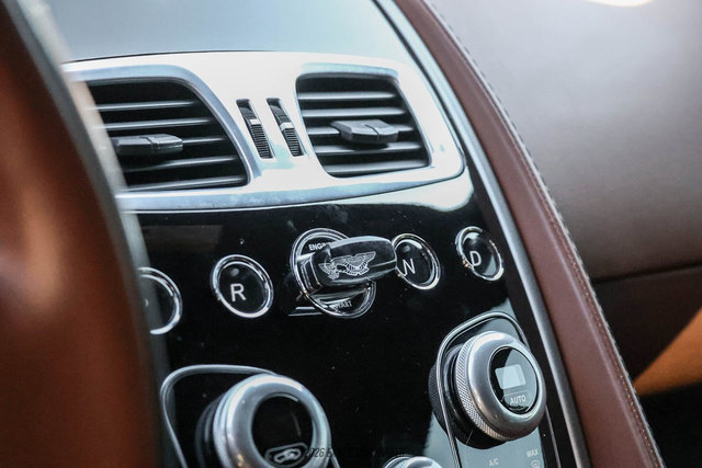 Used 2015 Aston Martin Vanquish Coupe RWD image 26