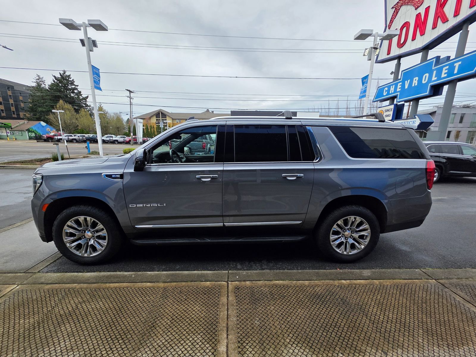 Used 2022 GMC Yukon XL Denali image 8