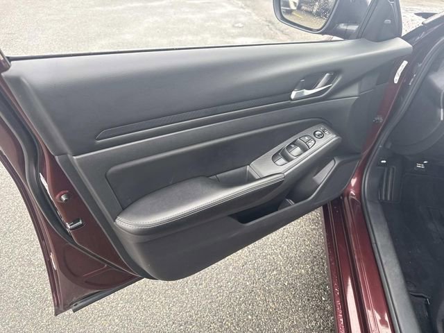 Used 2024 Nissan Altima 2.5 SV image 17
