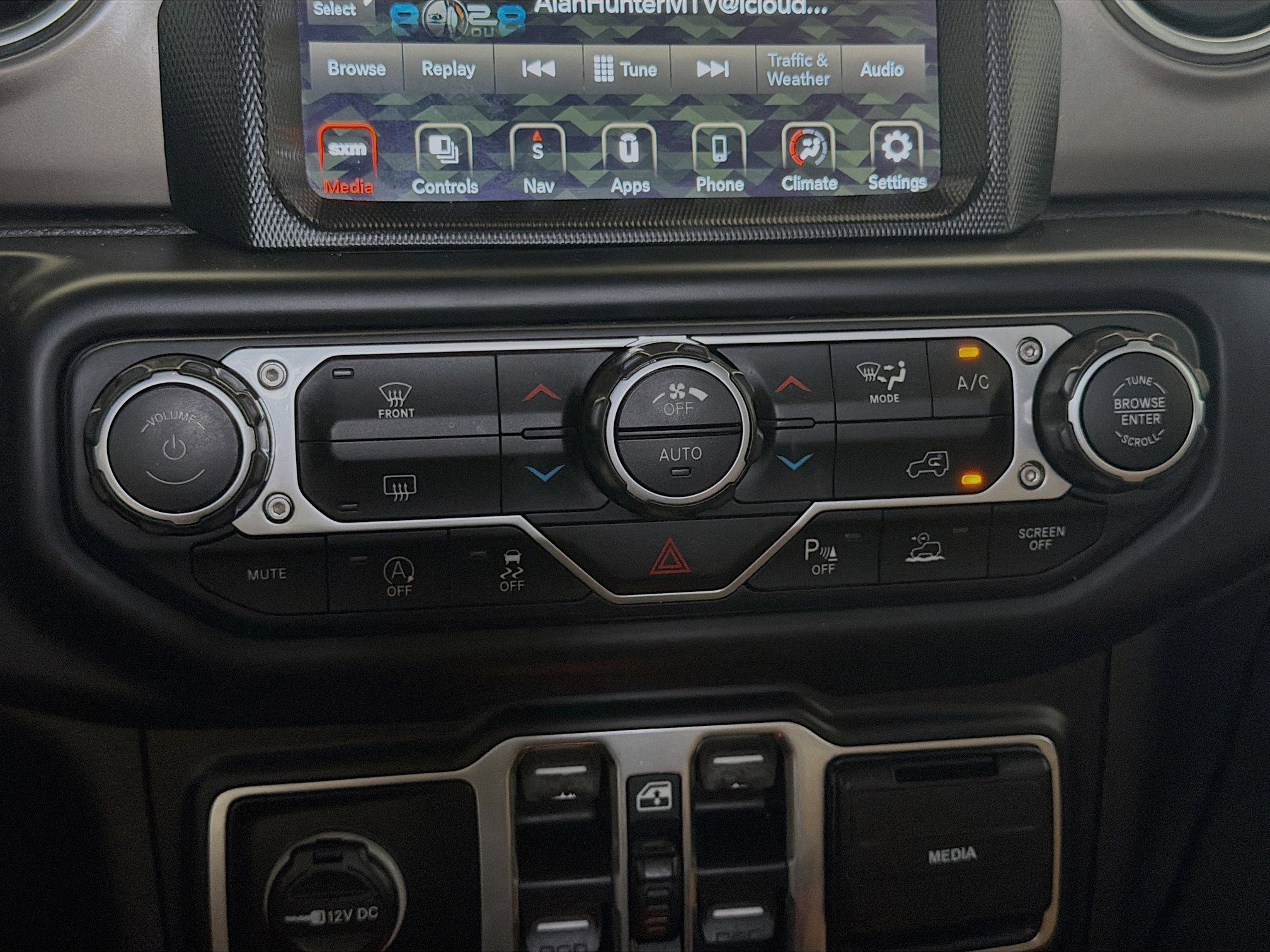 Used 2020 Jeep Gladiator Rubicon AWD/4WD image 10