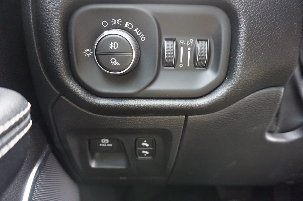 Used 2022 RAM 1500 Laramie AWD/4WD image 5