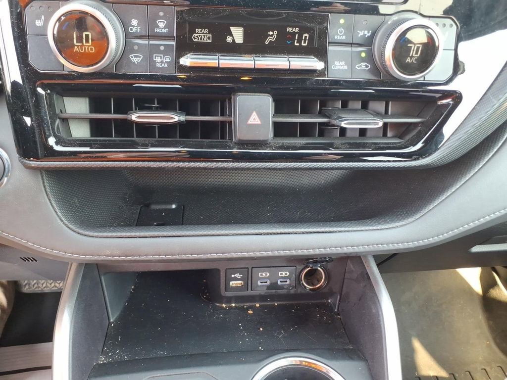 Used 2022 Toyota Highlander XSE image 26