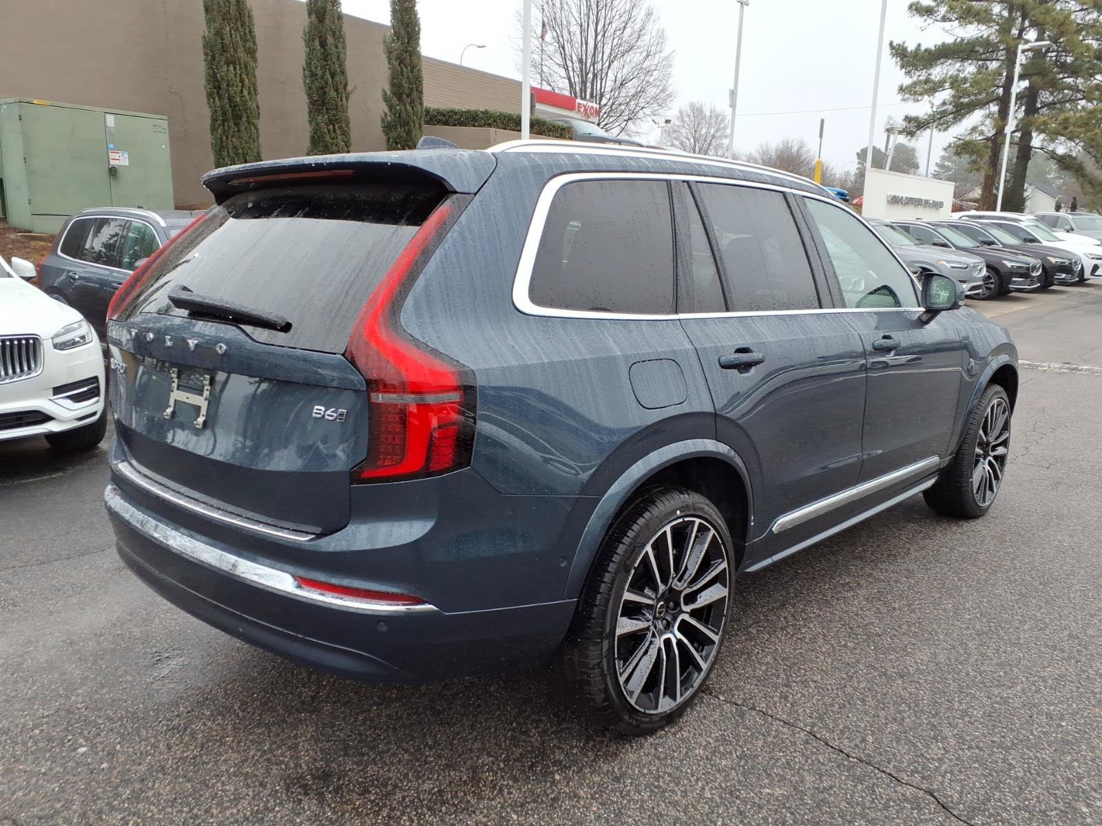 New 2026 Volvo XC90 B6 Plus w/ Protection Package Premier AWD/4WD image 3