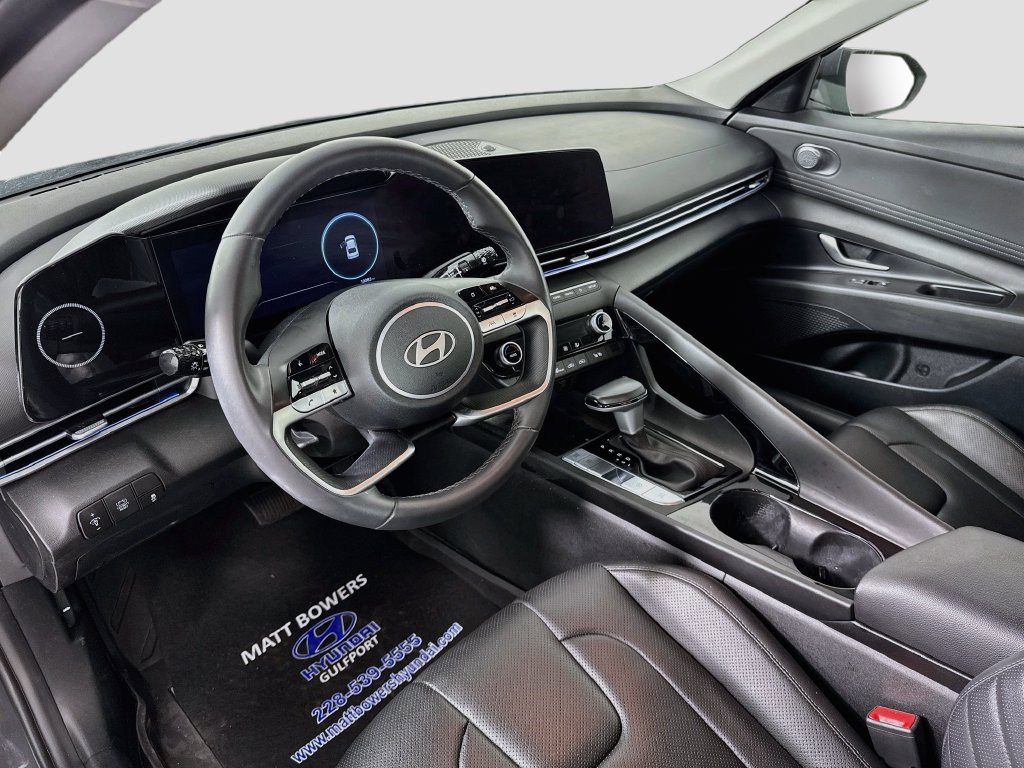 Certified 2025 Hyundai Elantra Limited FWD image 9