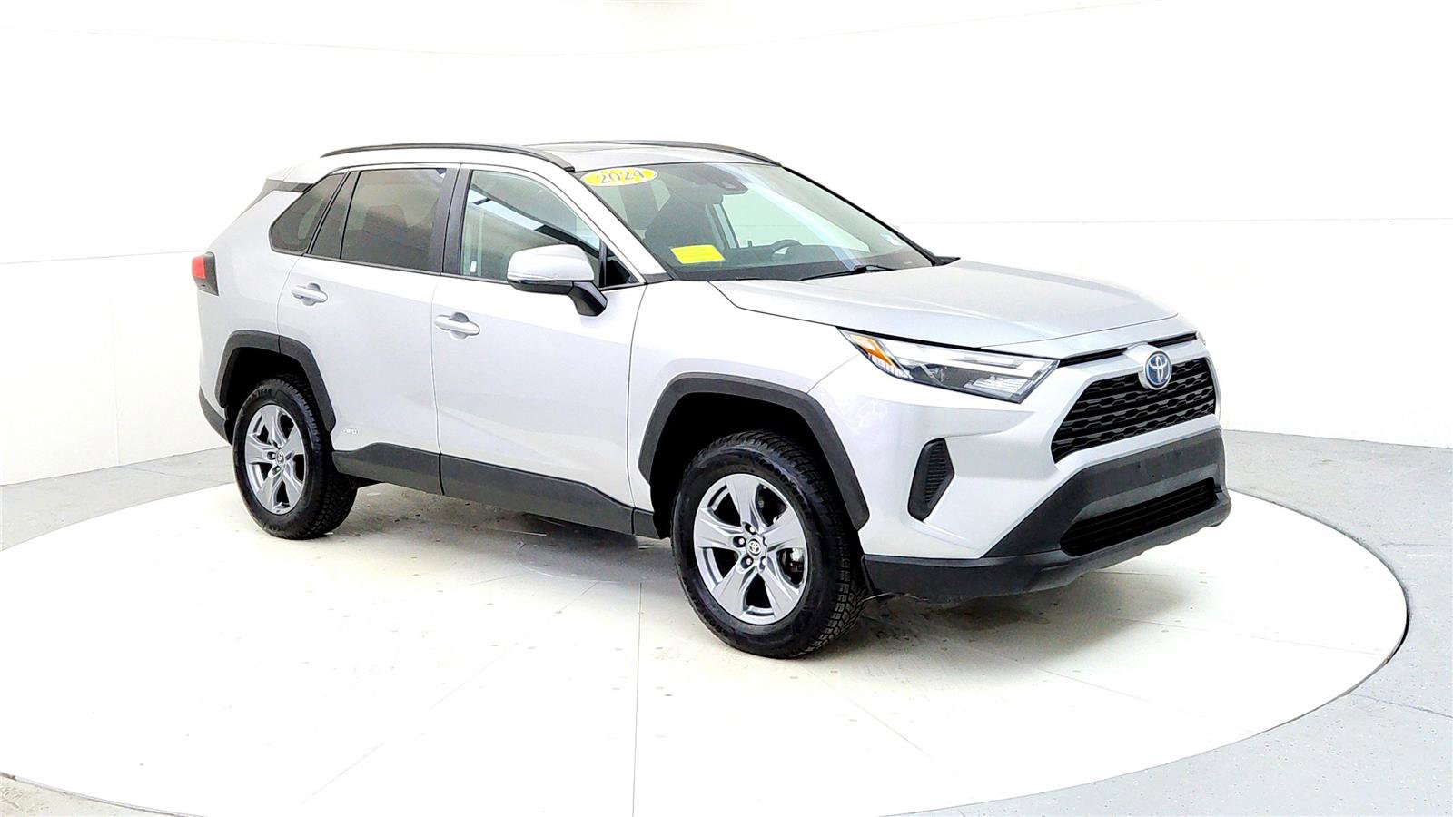 Used 2024 Toyota RAV4 XLE w/ Convenience Package image 7