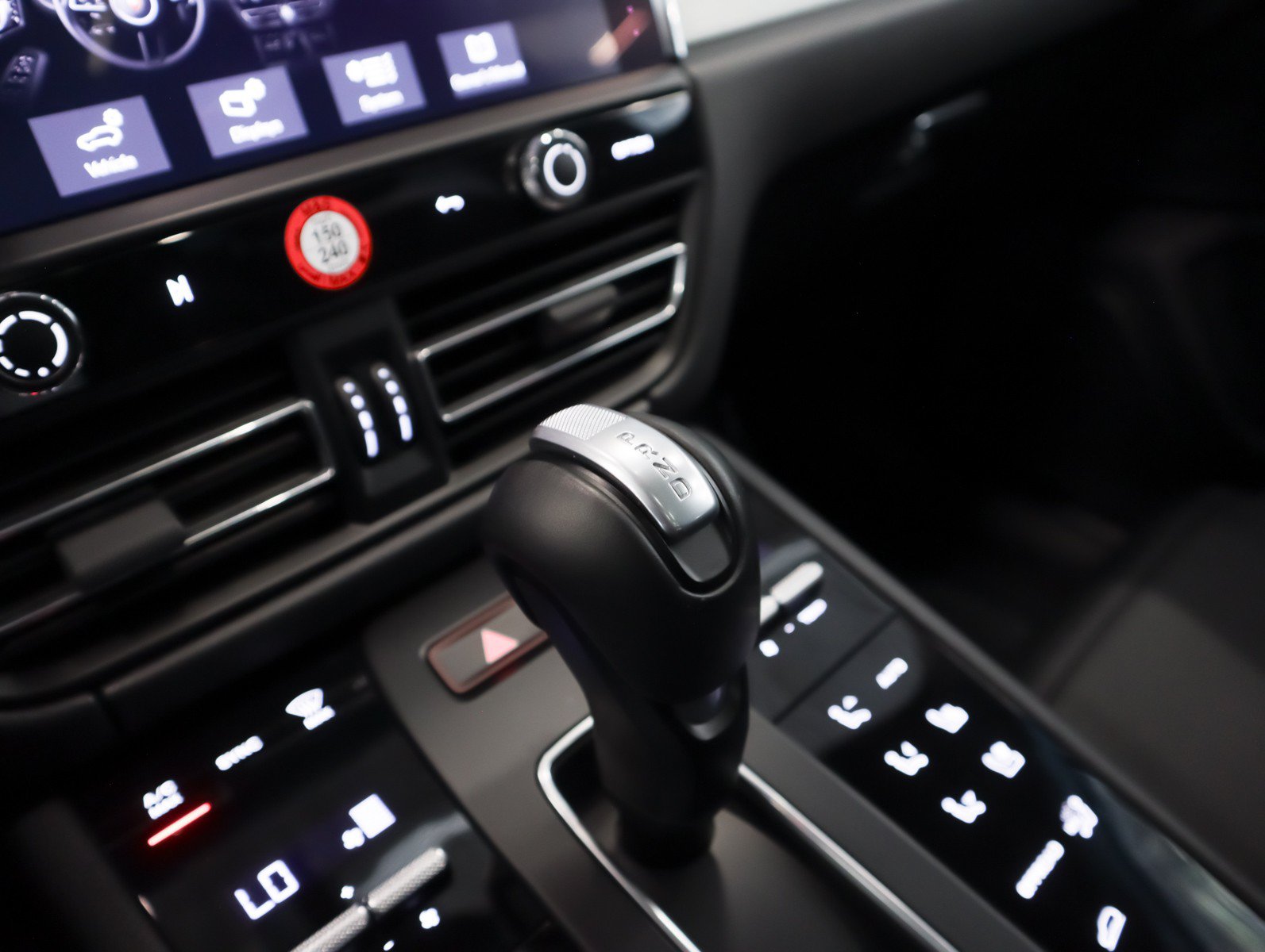 Certified 2026 Porsche Macan AWD/4WD image 17