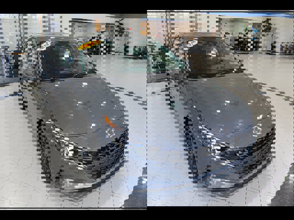 Used 2023 Hyundai Elantra SEL image 3