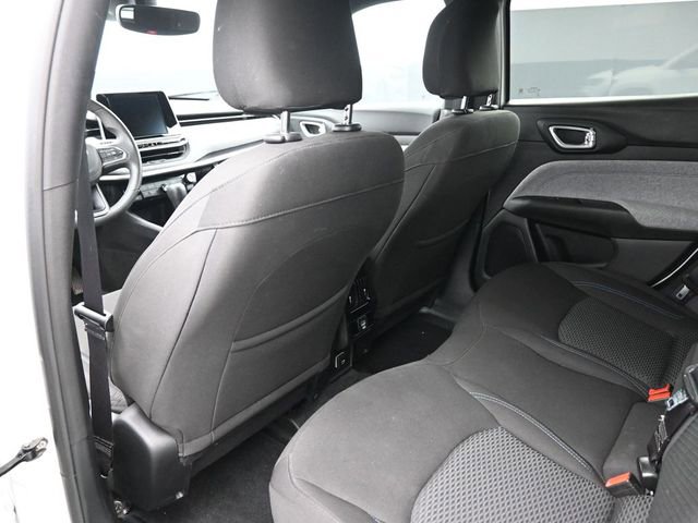 Used 2025 Jeep Compass Sport image 17