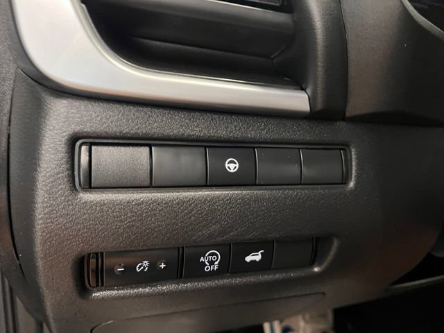 Used 2025 Nissan Rogue SV AWD/4WD image 17