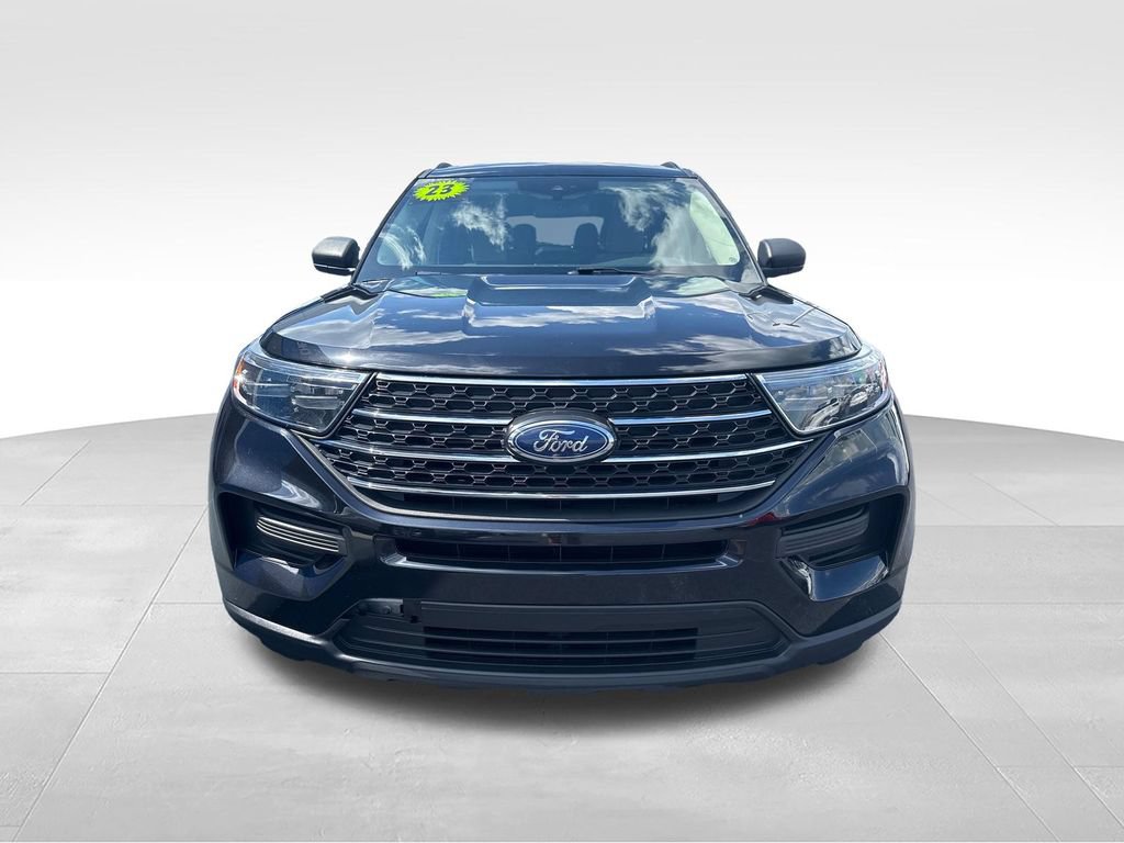 Used 2023 Ford Explorer XLT AWD/4WD image 9