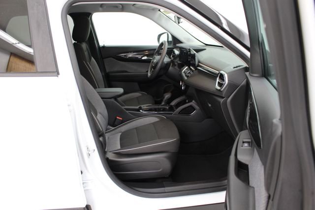 Used 2025 Chevrolet TrailBlazer LT w/ Driver Confidence Package image 49