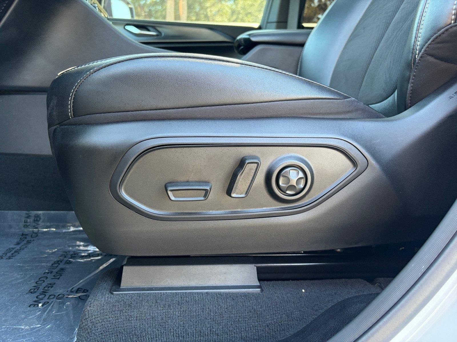 Used 2025 Jeep Grand Cherokee Altitude AWD/4WD image 15