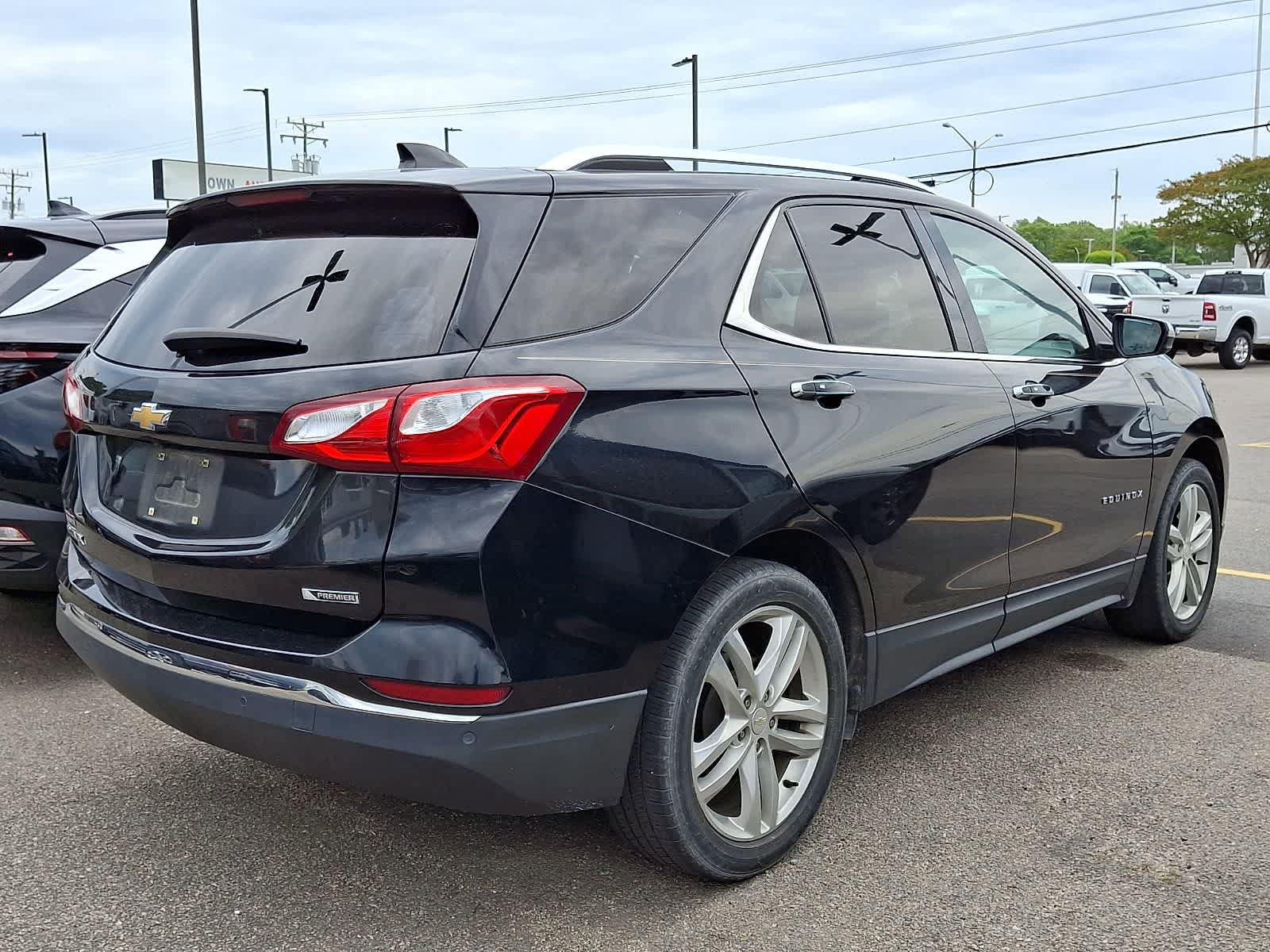 Used 2018 Chevrolet Equinox Premier FWD image 3