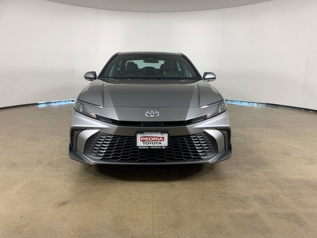 Used 2025 Toyota Camry SE image 3