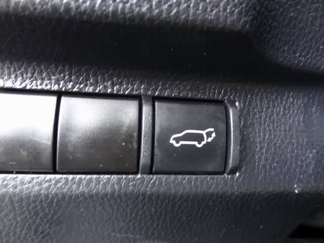 Used 2023 Toyota RAV4 XLE Premium image 17