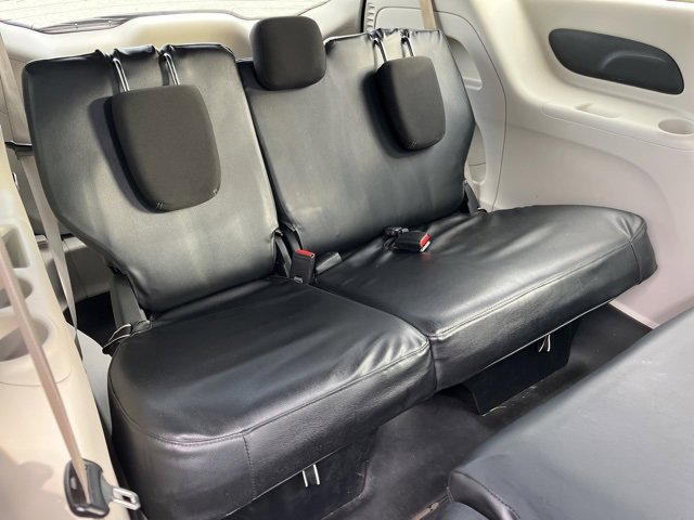 Used 2020 Chrysler Voyager L image 29