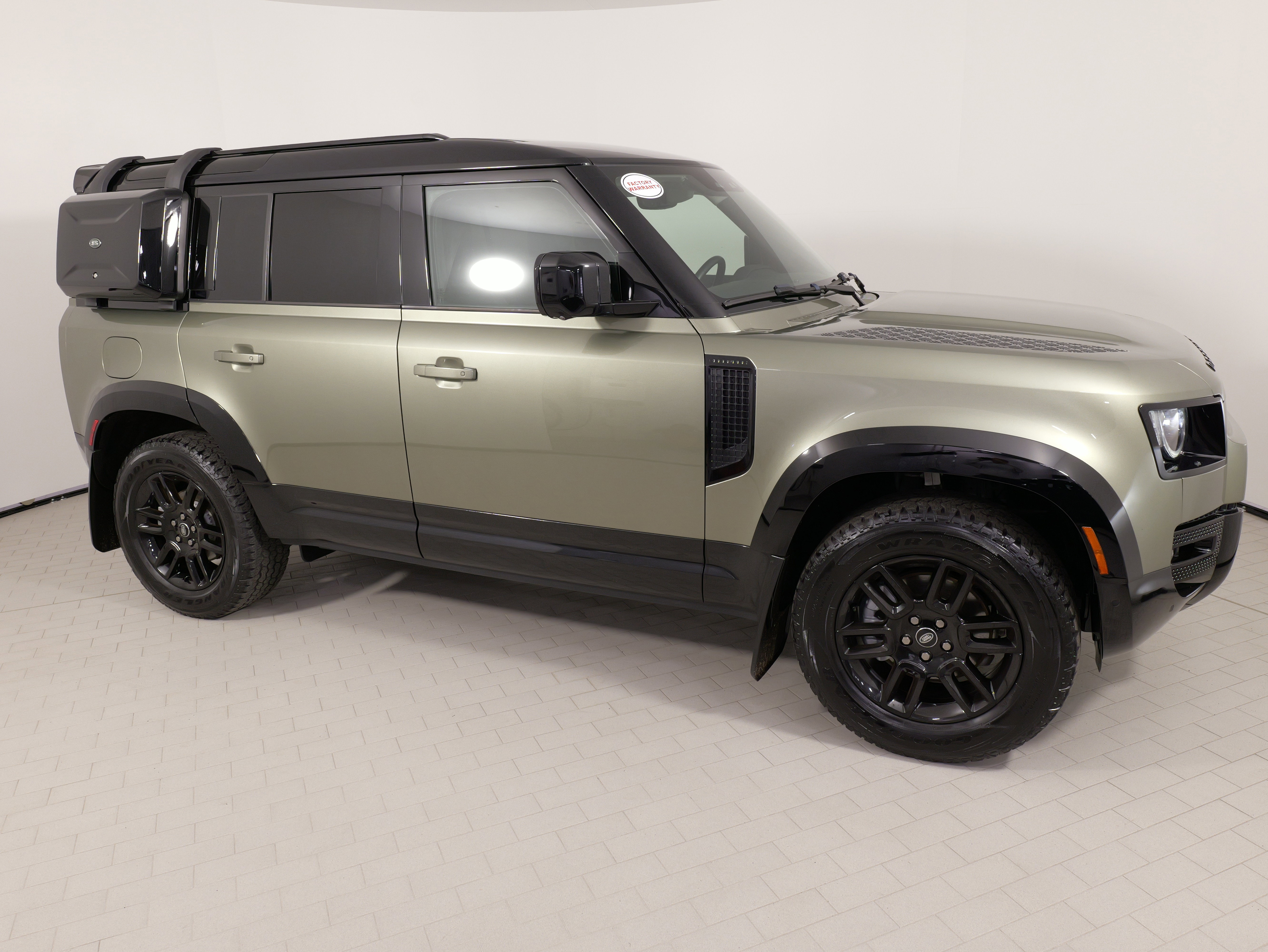 Used 2024 Land Rover Defender 110 S image 8