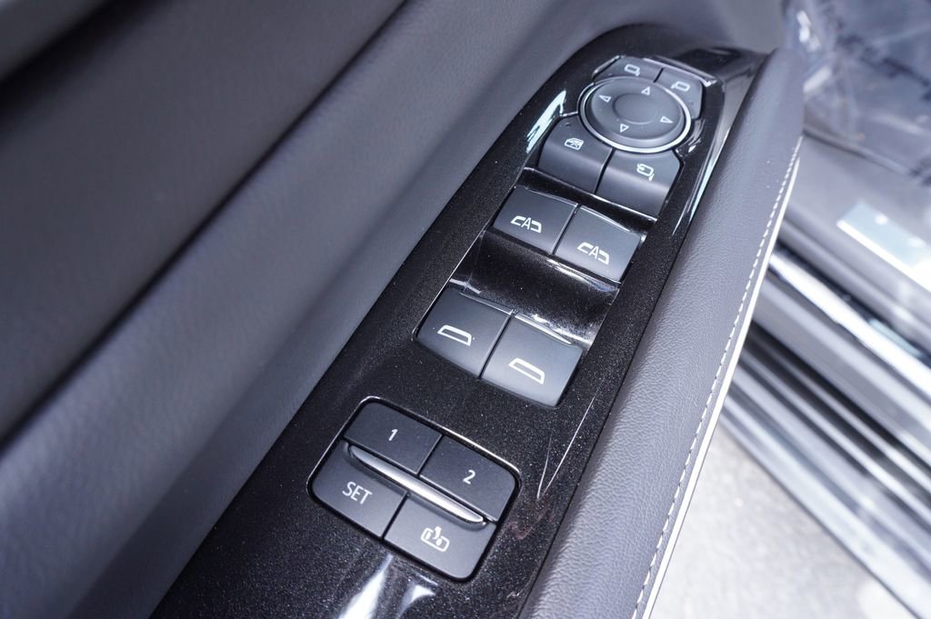 Used 2023 Cadillac Escalade ESV Premium Luxury w/ LPO, Radiant Package image 17