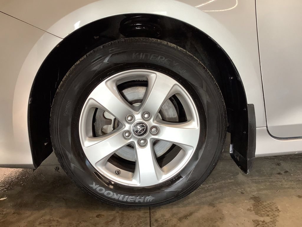 Used 2019 Toyota Sienna LE FWD image 30
