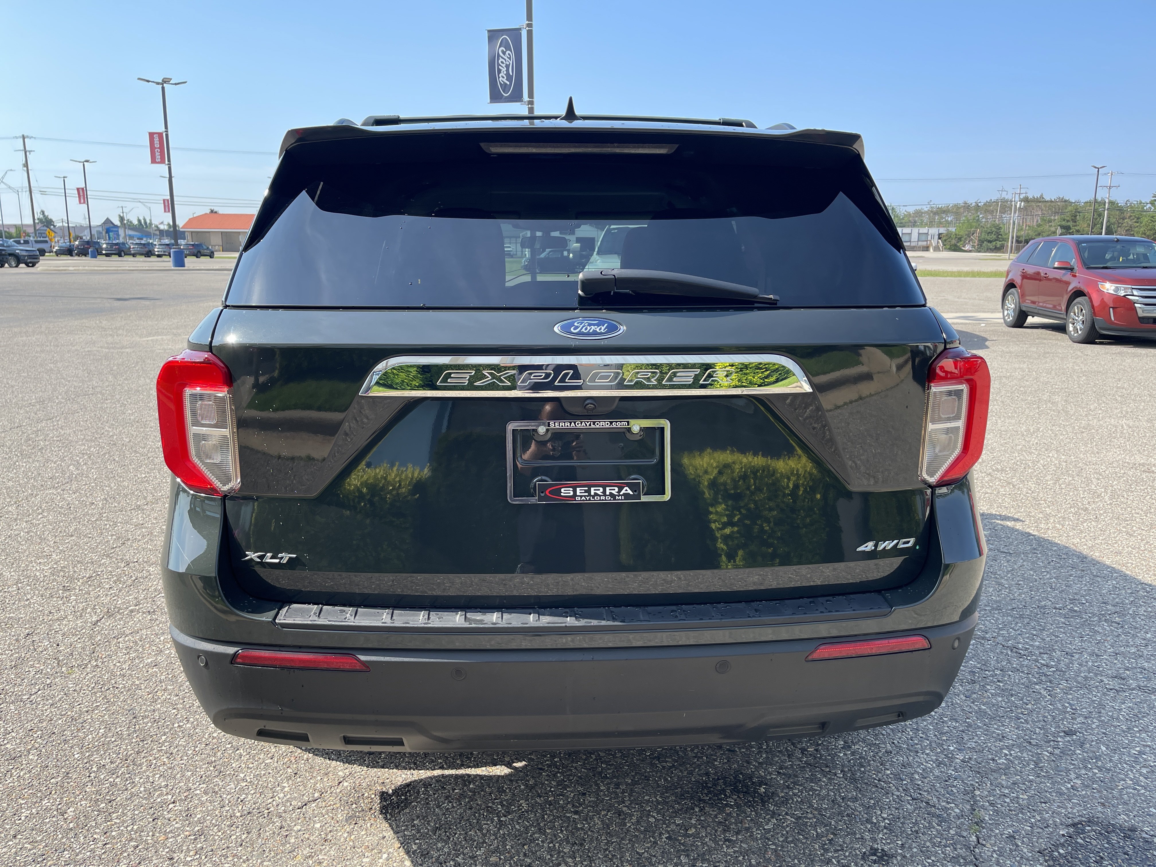 Used 2023 Ford Explorer XLT AWD/4WD image 4