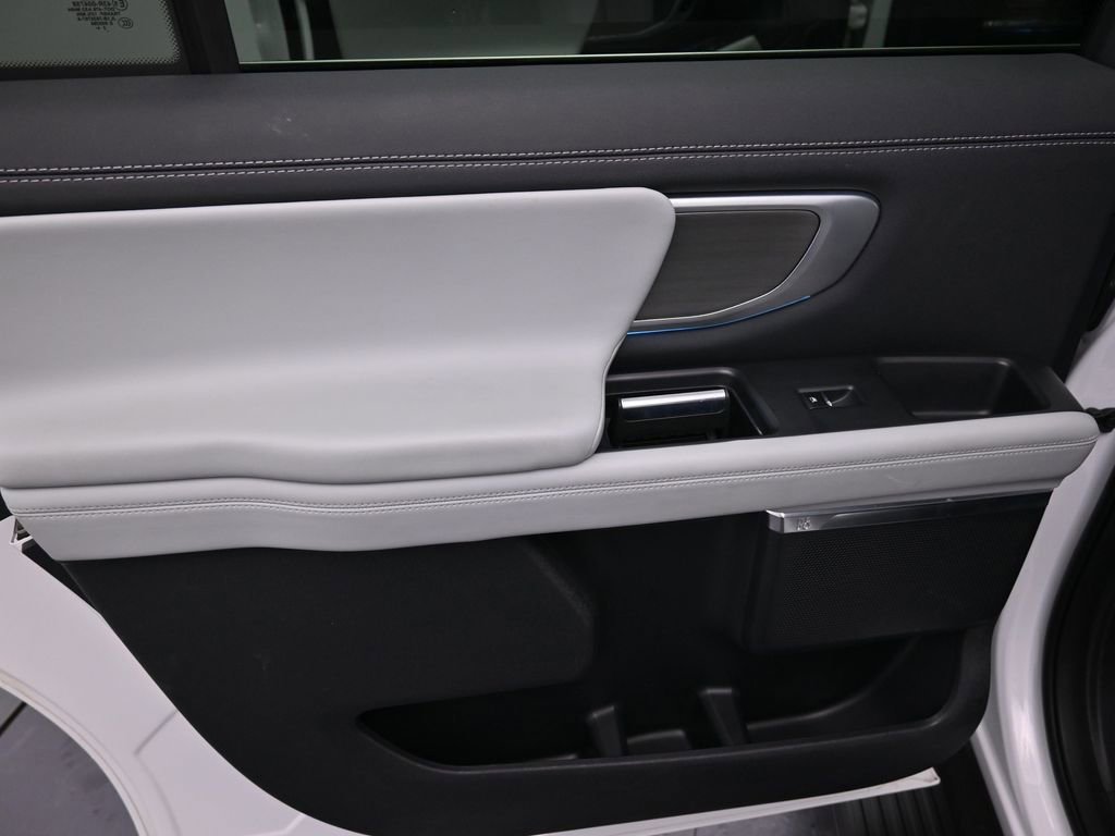 Certified 2025 Ford Expedition Max Platinum image 25