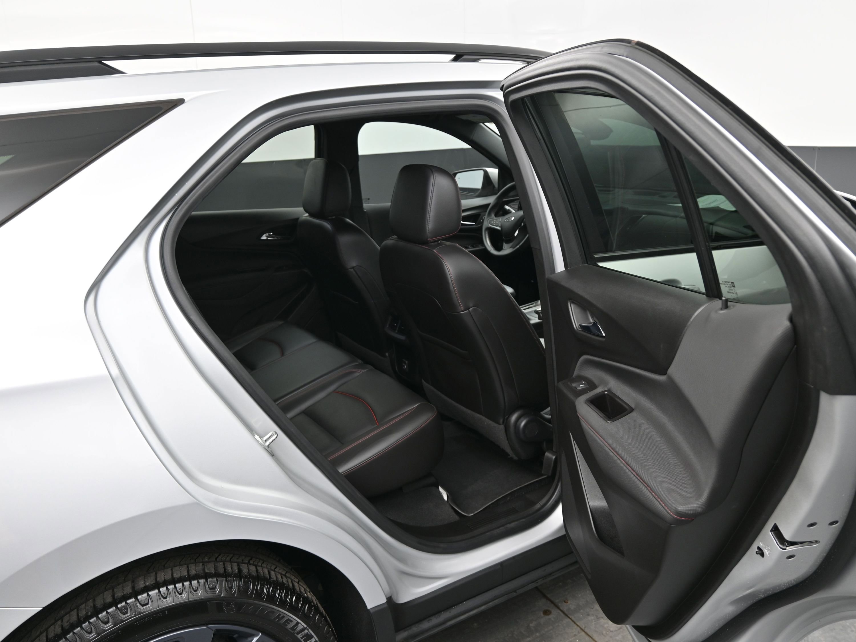 Used 2022 Chevrolet Equinox RS w/ RS Leather Package image 12
