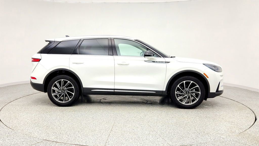 Used 2023 Lincoln Corsair AWD w/ Equipment Group 101A image 4