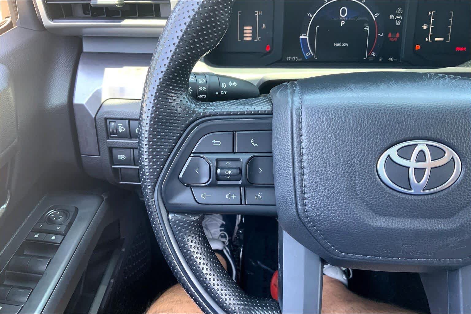 Used 2025 Toyota Tacoma SR5 AWD/4WD image 24
