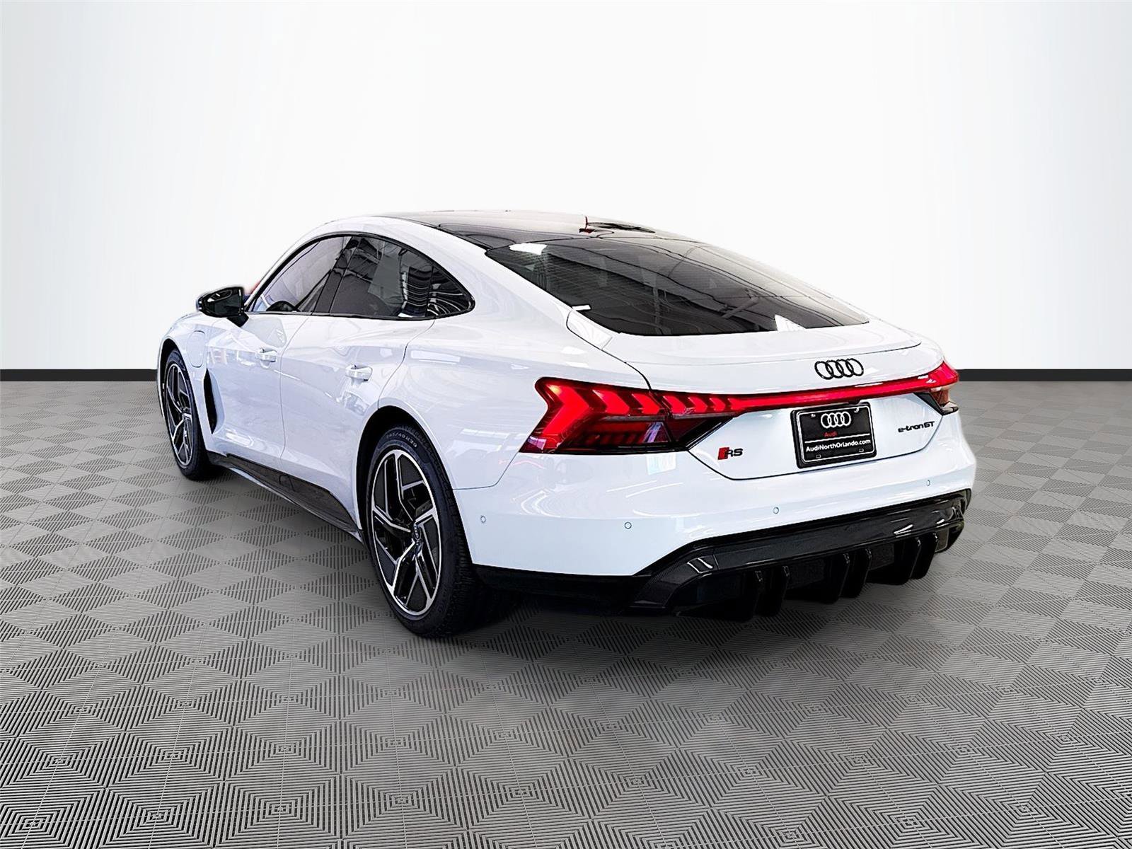Used 2024 Audi RS e-tron GT w/ Carbon Performance Package AWD/4WD image 5