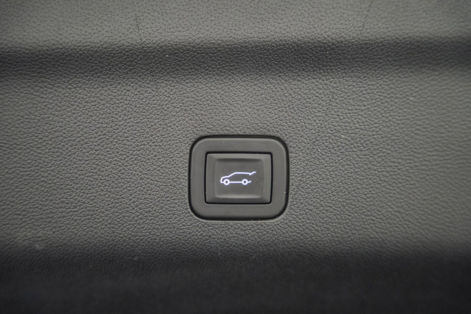 Used 2025 Chevrolet Suburban RST w/ Advanced Technology Package image 14