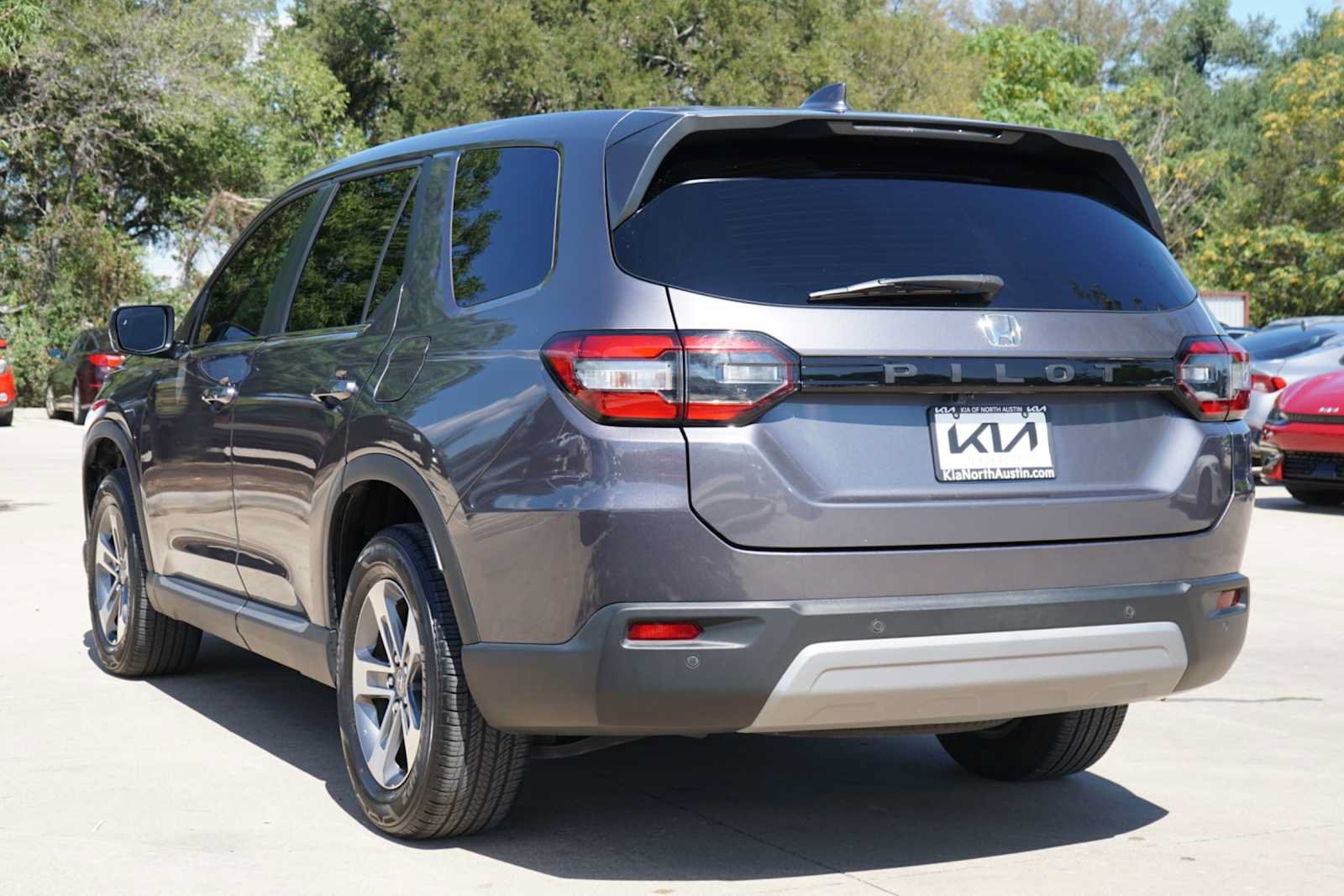 Used 2025 Honda Pilot EX-L image 4