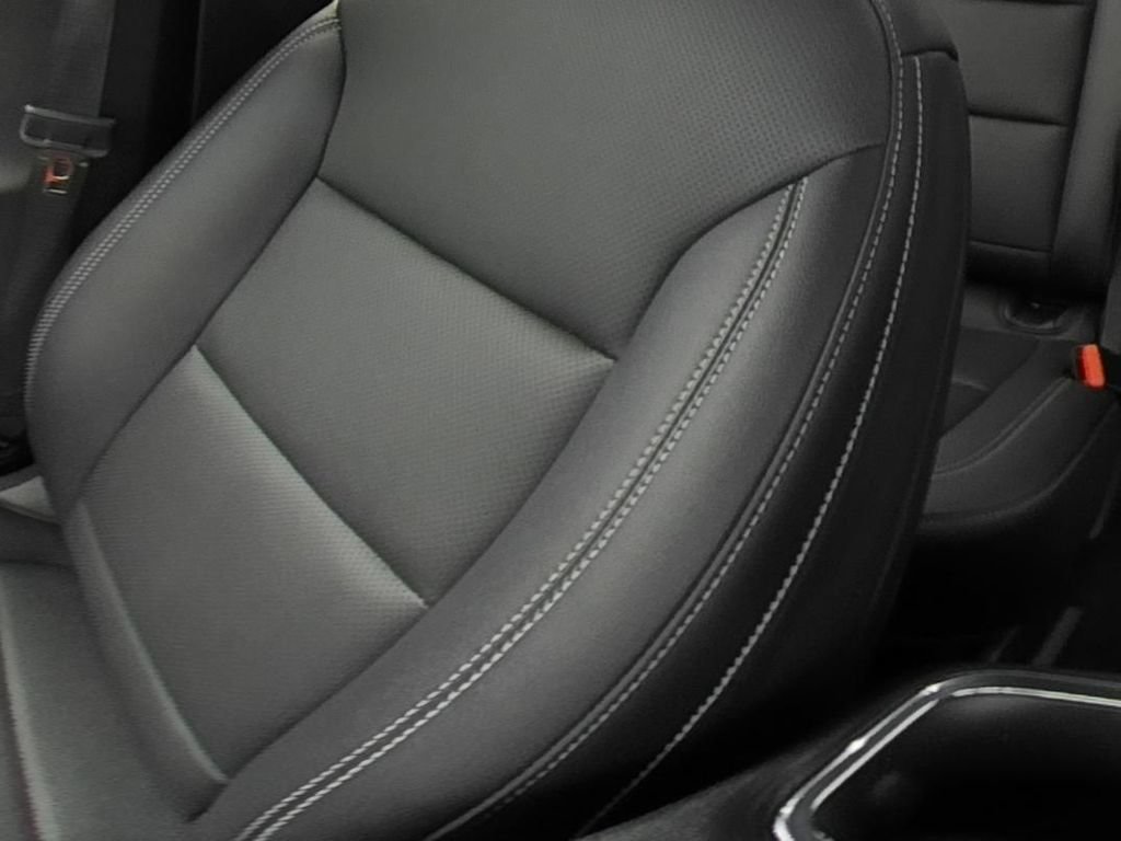 Used 2026 Chevrolet Traverse LT FWD image 15