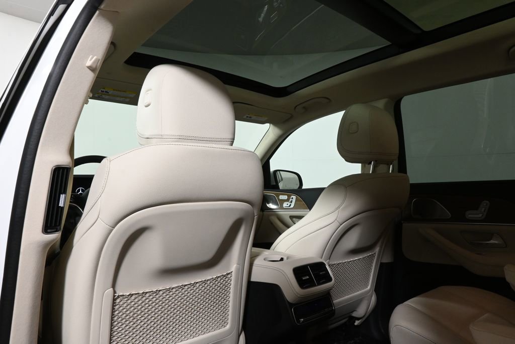 Used 2026 Mercedes-Benz GLS 450 4MATIC image 32