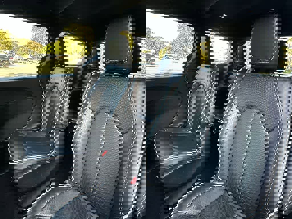 Used 2024 Chrysler Pacifica Premium image 22