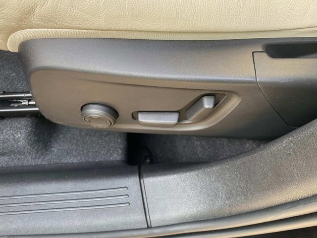 Used 2023 Volvo XC40 B5 Plus image 15