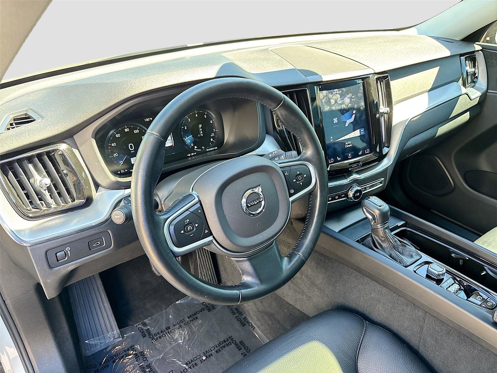 Used 2020 Volvo XC60 T6 Momentum AWD/4WD image 9