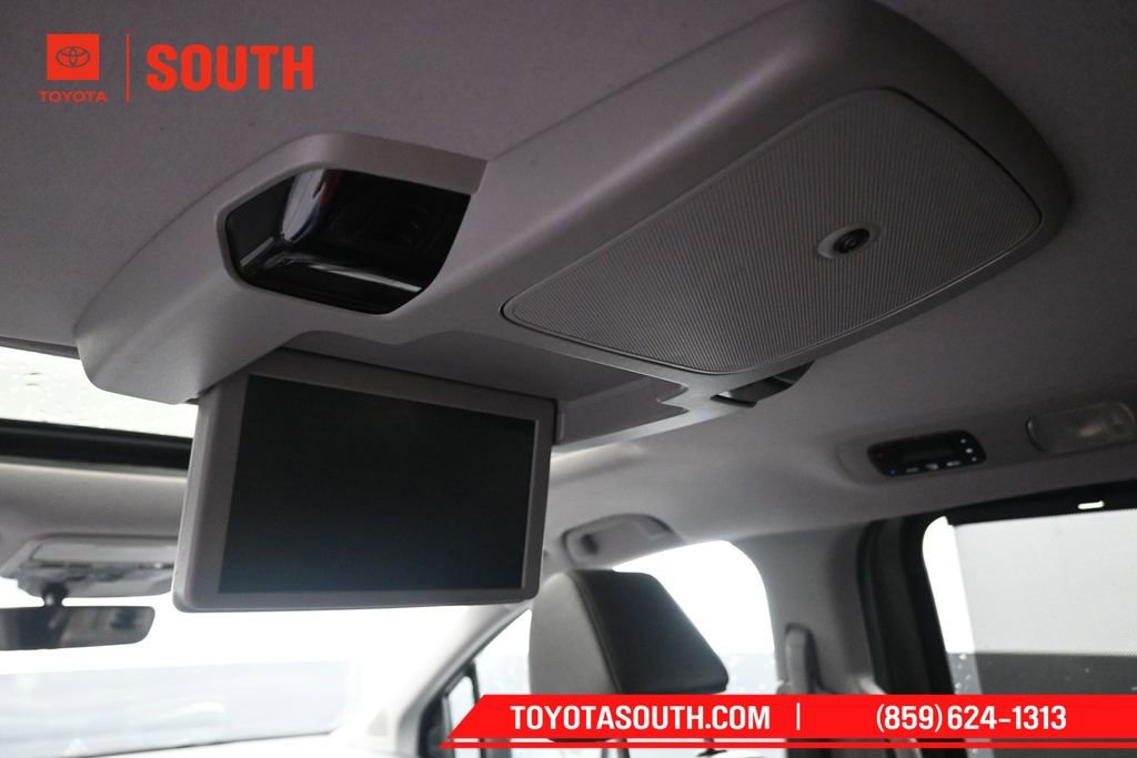 Used 2018 Honda Odyssey Touring image 32