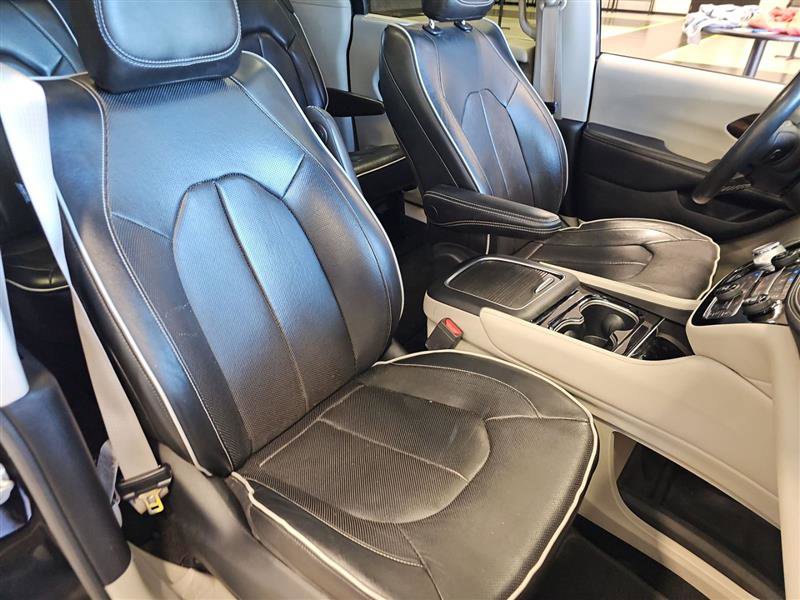 Used 2022 Chrysler Pacifica Limited image 10