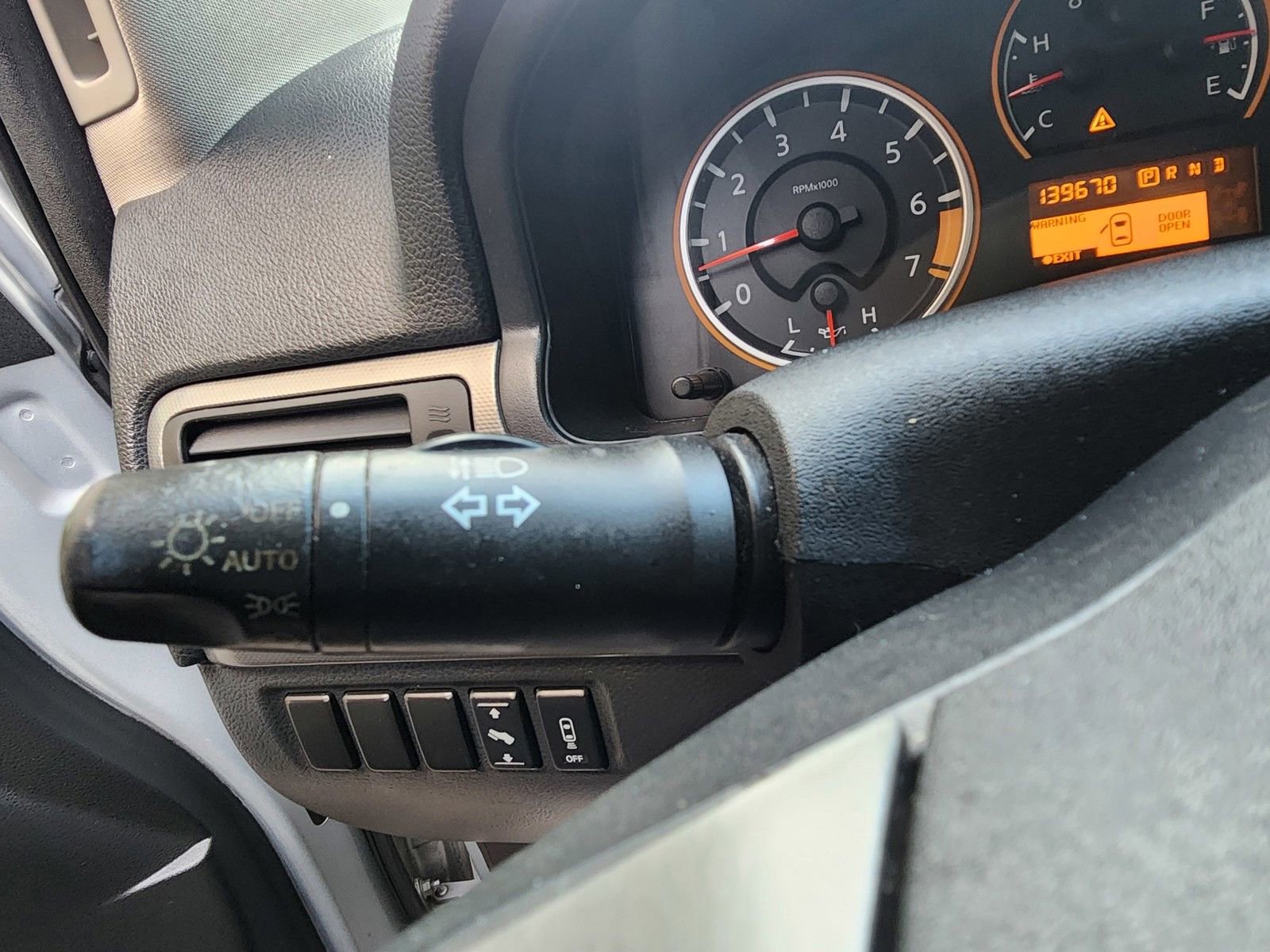 Used 2011 Nissan Armada SV image 38