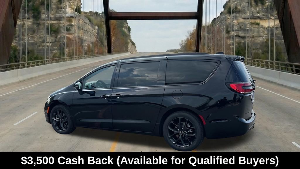 New 2026 Chrysler Pacifica Limited w/ S Appearance Package FWD image 7