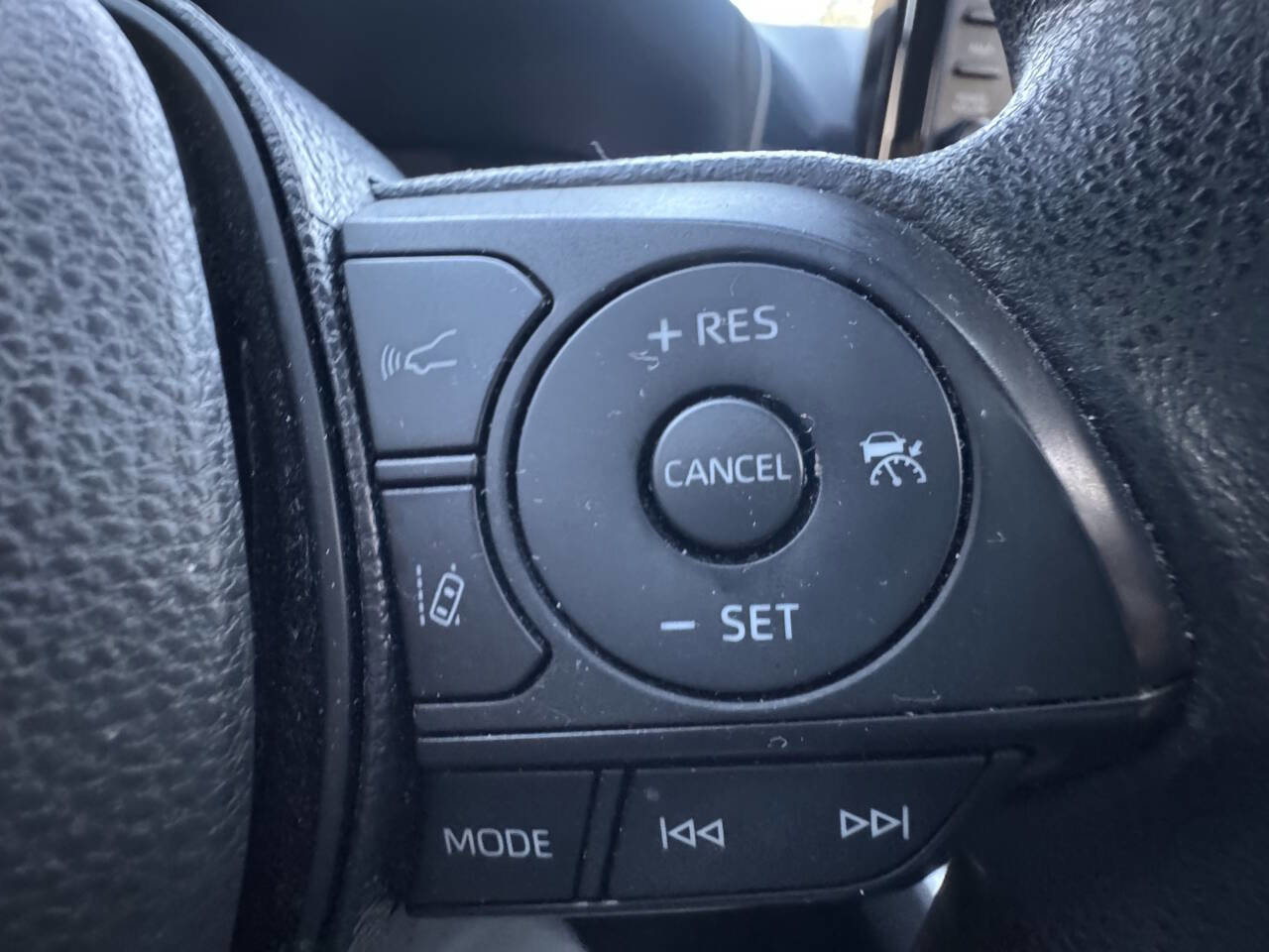 Used 2020 Toyota RAV4 LE image 21