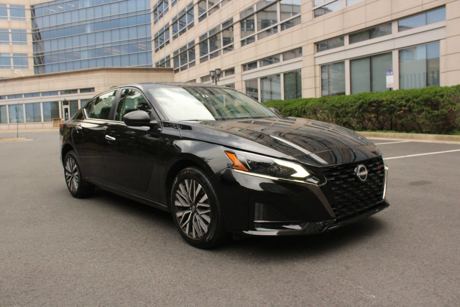 Used 2024 Nissan Altima 2.5 SV AWD/4WD image 1