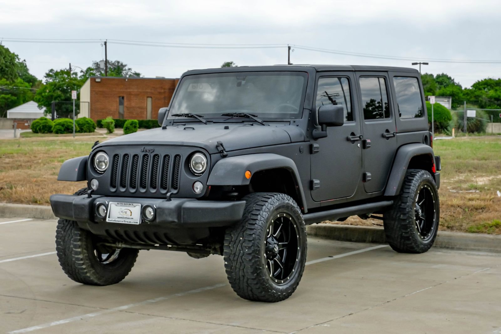 Used 2015 Jeep Wrangler Unlimited Sahara w/ Max Tow Package AWD/4WD image 6