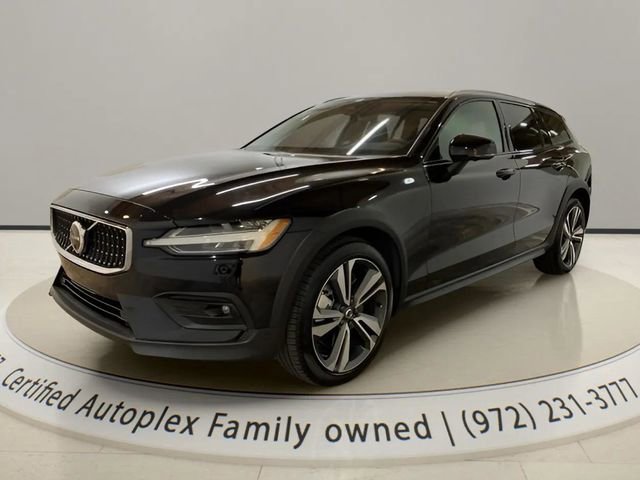 Used 2025 Volvo V60 B5 Cross Country Plus AWD/4WD video 1