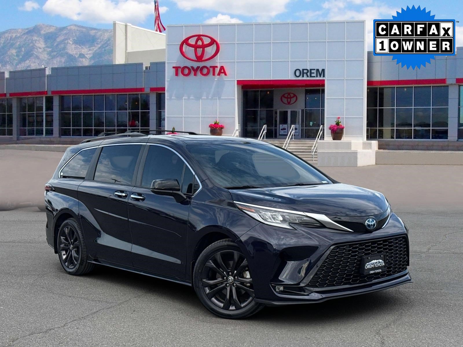 Used 2024 Toyota Sienna XSE FWD image 1